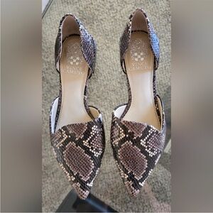 Vince Camuto Snakeskin Flats - worn twice - perfect condition - 6.5